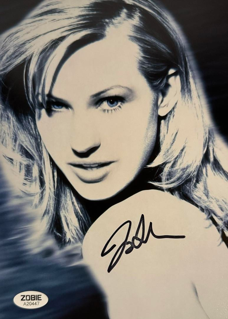 Joey Lauren Adams Signed 8x10 Photo (Chasing Amy) - Zobie COA